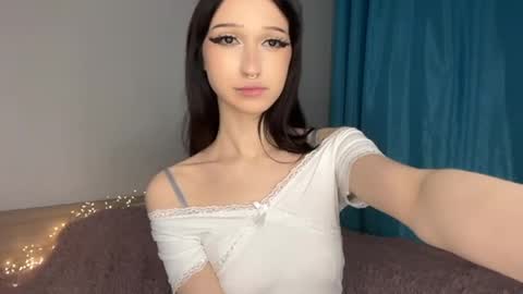 LunarMoly online show from April 15, 2026, 7:58 pm