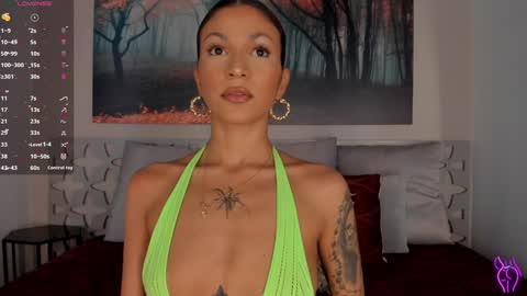 Luna Ruso  online show from January 25, 2025, 8:10 pm