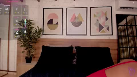 Luna Ruso  online show from November 9, 2025, 7:45 pm