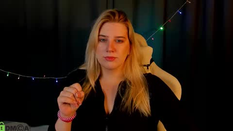 LunasShine online show from January 13, 2026, 4:07 am