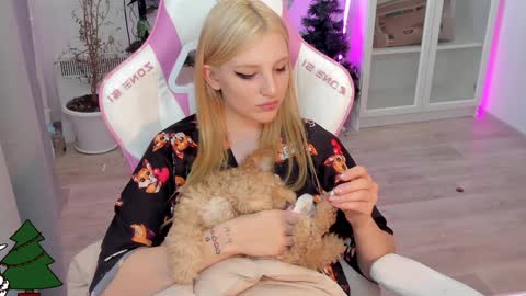 Kate online show from December 27, 2024, 6:14 am