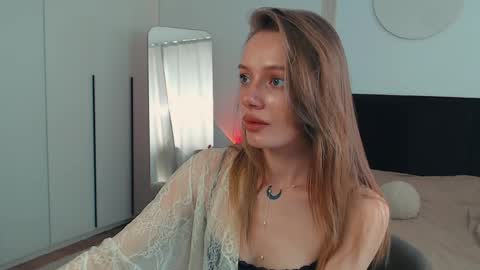 LunaticaBae online show from June 1, 2026, 2:46 am