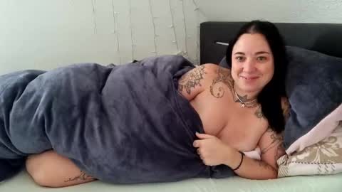 Snapshot of lunaticminx chatting on December 13, 2024, 11:23 am Luna powered by bitch dust online show from December 13, 2024, 11:23 am