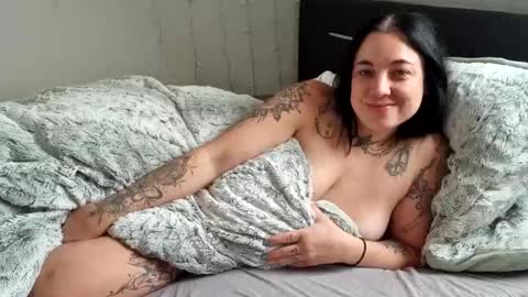 Snapshot of lunaticminx chatting on December 24, 2024, 11:28 am Luna powered by bitch dust online show from December 24, 2024, 11:28 am