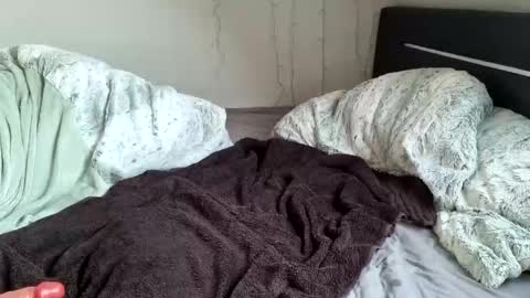 Snapshot of lunaticminx chatting on January 18, 2025, 3:38 pm Luna powered by bitch dust online show from January 18, 2025, 3:38 pm