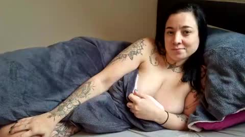 Snapshot of lunaticminx chatting on February 10, 2025, 2:48 pm Luna powered by bitch dust online show from February 10, 2025, 2:48 pm