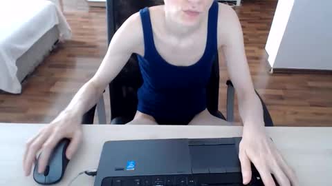 Snapshot of lunavibe_ chatting on June 2, 2026, 12:07 pm lunavibe_ online show from June 2, 2026, 12:07 pm