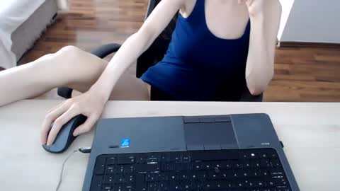 Snapshot of lunavibe_ chatting on July 3, 2026, 12:00 pm lunavibe_ online show from July 3, 2026, 12:00 pm