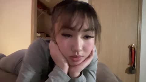 Snapshot of lunazone chatting on December 18, 2024, 4:31 am Lunadreams online show from December 18, 2024, 4:31 am