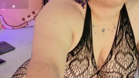 L U N I T A  online show from April 15, 2026, 2:18 am