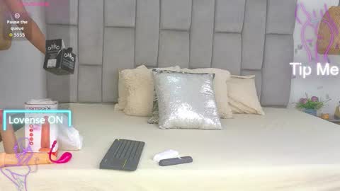 lunitadiva online show from November 1, 2025, 1:24 pm