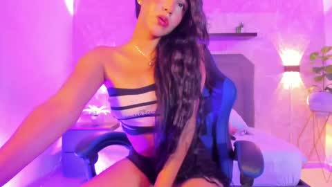 L U N A  online show from May 20, 2026, 12:33 pm