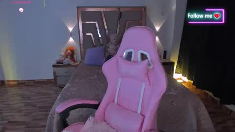 LUNA ROSE online show from March 25, 2026, 4:07 am