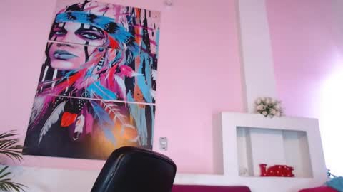 LunoxLili online show from February 19, 2025, 4:00 pm