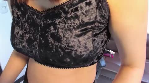 LunoxLili online show from October 14, 2025, 3:13 pm