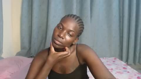 luo_queen online show from November 1, 2025, 12:23 am