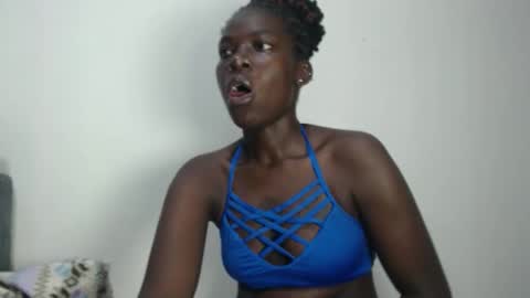 luo_queen online show from May 8, 2026, 8:41 am