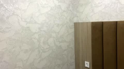 Lora online show from April 18, 2026, 1:04 pm