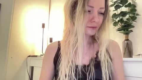 lusiluv online show from March 3, 2026, 7:20 pm