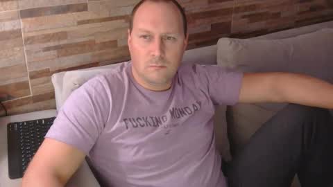 Snapshot of lustonfan chatting on April 28, 2026, 2:10 am lustonfan online show from April 28, 2026, 2:10 am