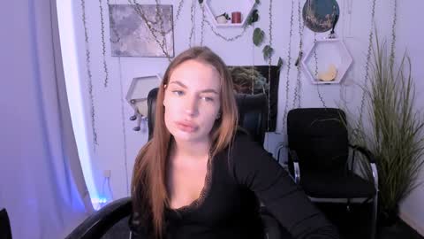 lusy_puff online show from December 15, 2024, 3:42 pm