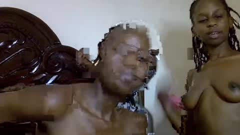 lutino_lovebirds online show from April 5, 2026, 7:44 pm