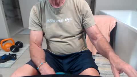 Snapshot of luv_missle chatting on March 21, 2026, 4:06 am luv_missle online show from March 21, 2026, 4:06 am