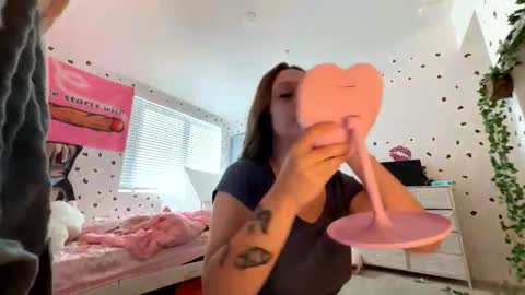 Snapshot of luvkendal chatting on October 20, 2025, 3:23 pm luvkendal online show from October 20, 2025, 3:23 pm