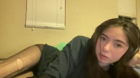 luvrxstarx online show from December 3, 2025, 1:35 am