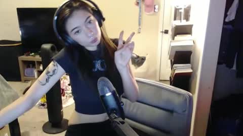 luvrxstarx online show from January 16, 2026, 3:32 am