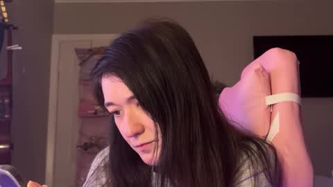 Snapshot of luvtheattention chatting on February 17, 2025, 4:09 am AB online show from February 17, 2025, 4:09 am