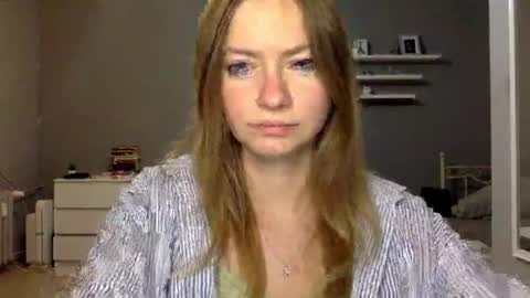 Snapshot of lux_millie chatting on February 17, 2026, 9:54 pm Millie online show from February 17, 2026, 9:54 pm