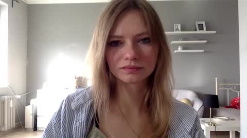 Snapshot of lux_millie chatting on March 8, 2026, 8:18 am Millie online show from March 8, 2026, 8:18 am