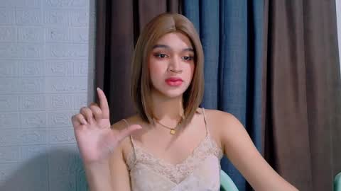 queen lux online show from April 4, 2026, 1:52 pm