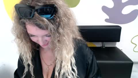 Snapshot of luxdonna chatting on July 6, 2026, 11:51 am Donna online show from July 6, 2026, 11:51 am
