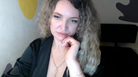 Snapshot of luxdonna chatting on July 10, 2026, 5:04 pm Donna online show from July 10, 2026, 5:04 pm