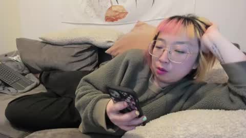 Snapshot of luxgray chatting on December 3, 2024, 12:35 am LuxGray online show from December 3, 2024, 12:35 am