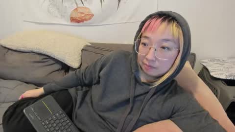 Snapshot of luxgray chatting on December 5, 2024, 12:52 am LuxGray online show from December 5, 2024, 12:52 am