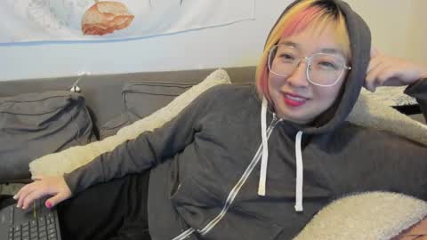 Snapshot of luxgray chatting on December 13, 2024, 1:04 am LuxGray online show from December 13, 2024, 1:04 am