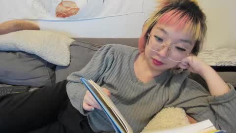 Snapshot of luxgray chatting on December 15, 2024, 4:51 am LuxGray online show from December 15, 2024, 4:51 am