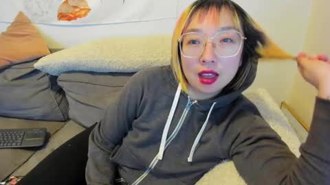 Snapshot of luxgray chatting on February 12, 2025, 3:51 am LuxGray online show from February 12, 2025, 3:51 am