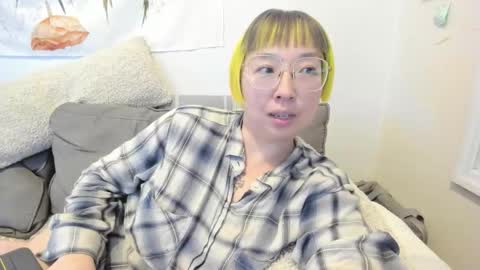 Snapshot of luxgray chatting on February 23, 2026, 11:24 pm LuxGray online show from February 23, 2026, 11:24 pm