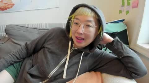 LuxGray online show from April 17, 2026, 7:28 pm