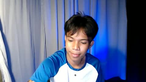 luxirfy online show from April 23, 2026, 7:49 pm