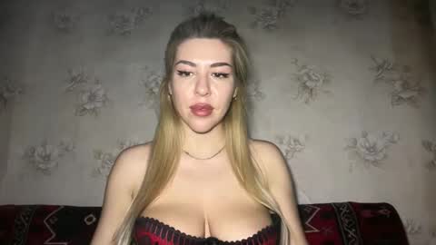 LuxSonyaStar online show from February 3, 2026, 8:36 pm