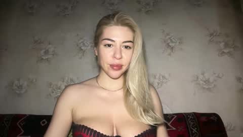 Snapshot of luxsonyastar chatting on April 22, 2026, 1:12 pm LuxSonyaStar online show from April 22, 2026, 1:12 pm