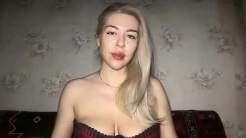 Snapshot of luxsonyastar chatting on May 6, 2026, 8:25 pm LuxSonyaStar online show from May 6, 2026, 8:25 pm