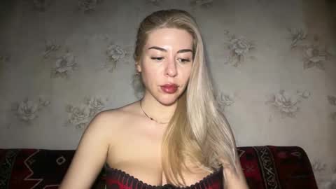 Snapshot of luxsonyastar chatting on May 7, 2026, 8:25 pm LuxSonyaStar online show from May 7, 2026, 8:25 pm