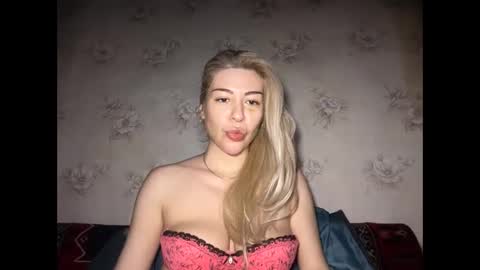 Snapshot of luxsonyastar chatting on May 17, 2026, 12:45 pm LuxSonyaStar online show from May 17, 2026, 12:45 pm