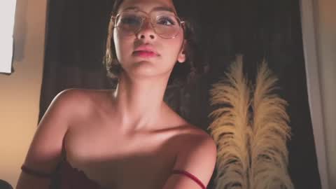 lyalee__ online show from May 16, 2026, 7:45 pm